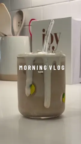 happy almost weekend!!!! 🥂👀💛 i spent so much time outside today it was glorious 🌿✨ #creatorsearchinsights #morningvibes #morningroutinegirl #minimorningvlog #aestheticmorningroutine 