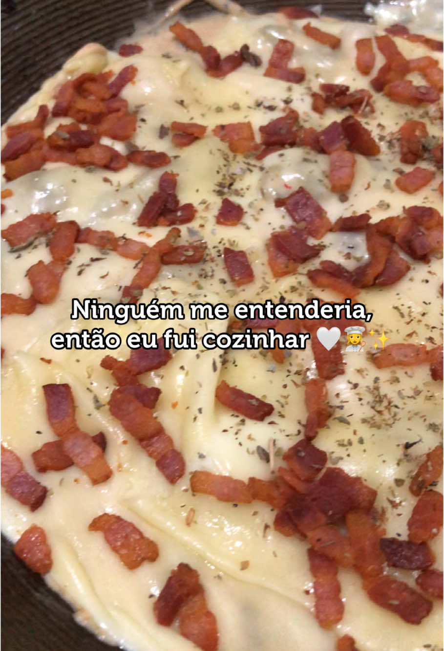 Fazendo o que faço de melhor, ahahah🤍✨  #cozinhar #iscadecarnenocremedebatata #terapia #cremedebatata #bacon 