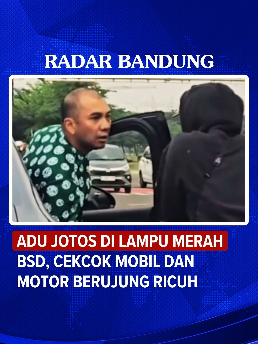 Cekcok pengendara mobil dan motor berujung baku h4ntam di lampu merah kawasan BSD, Tangerang Selatan, Banten pada Kamis (10/4/2025). Belum diketahui penyebab pasti diduga hanya kesalahpahaman emosi dua pengendara tersebut. #trending #insiden #tangerang 
