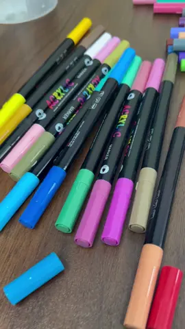My mind was so blown when I use these acrylic markers!!#acrylicmarkers #acrylicmarkerset #markers #markerset #artmarkers