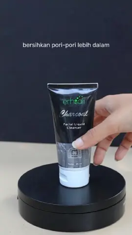 Dari gelap jadi cerah bersinar, itu yang akan kamu dapatkan saat kamu rutin pakai erhsali charcoal liquid facial cleanser (charcoface) ordernya di keranjang kuning ya 🤗 #sabunnasa #sabunviral #soap #charcoal 