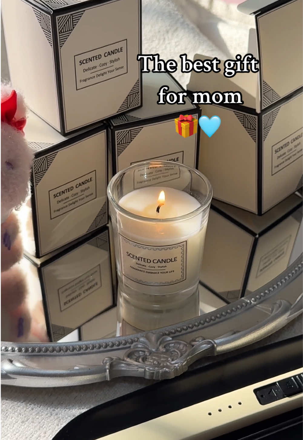 The best gift for mom🎁🩵#scentedcandle #momgiftideas #StressRelief #soywax #homedecor #candleart #candles 