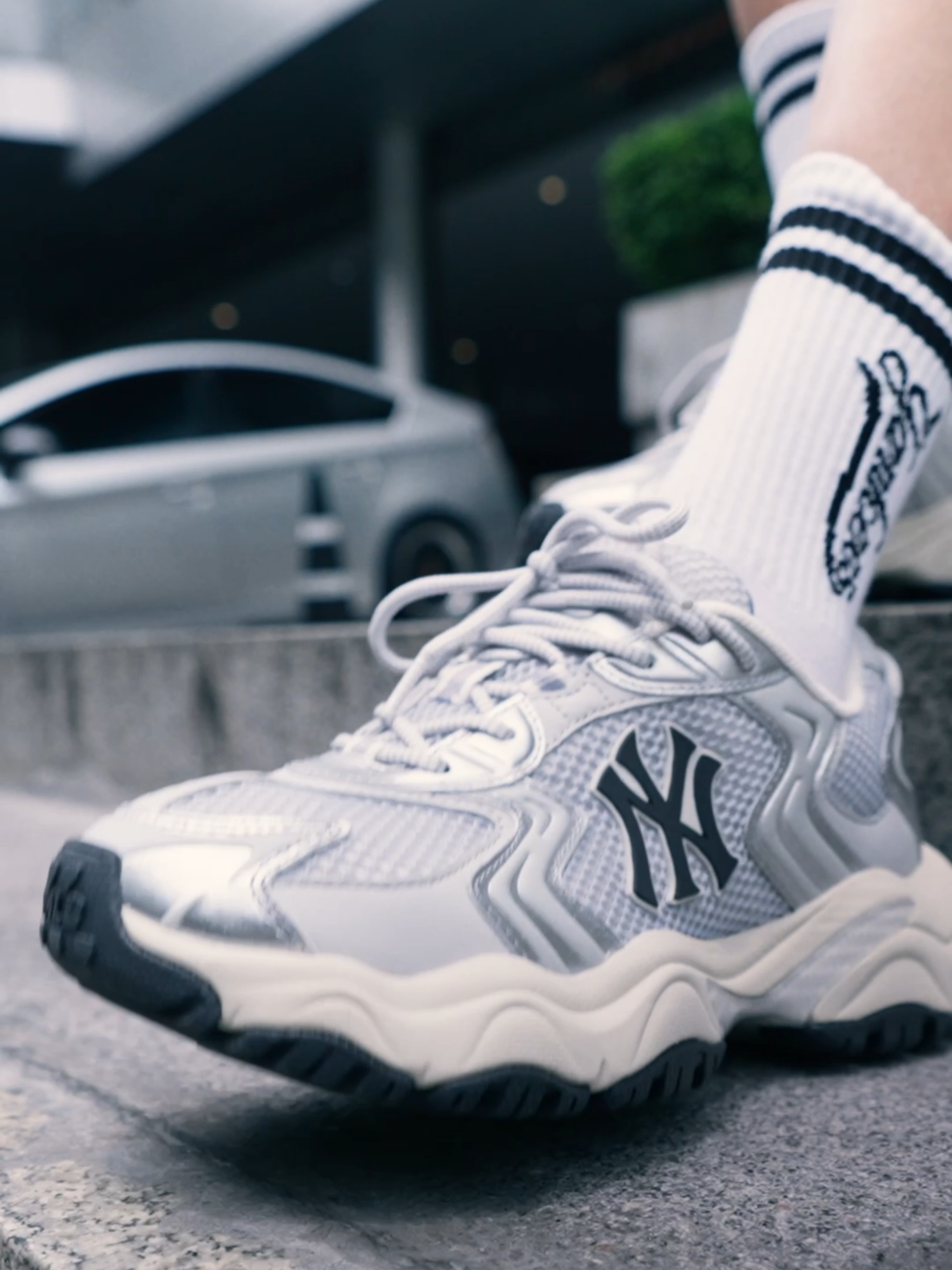 MLB Cargo Chunky รองเท้ารุ่นใหม่! ใส่แล้วเท่เดินแล้วสบาย 👟✨ รองเท้าทรง Chunky เพื่อสายสตรีทโดยเฉพาะ! มาพร้อมโลโก้ NY และดีไซน์สุดเท่ มีให้เลือก 2 สี White & Silver  ​ #MLBThailand #MLBcrewth #MLBSS25 #MLBCargoChunky #Sneaker #รองเท้า #รองเท้าผ้าใบ #รองเท้าเสริมส้น #tiktoklooks #fashiontiktok