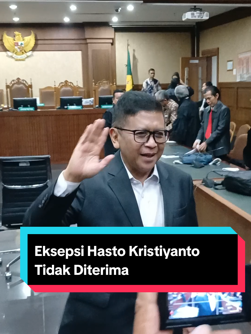 Majelis Hakim Pengadilan Tipikor pada Pengadilan Negeri Jakarta Pusat tidak menerima eksepsi atau nota keberatan Sekretaris Jenderal PDIP Hasto Kristiyanto dalam kasus suap dan perintangan penyidikan Harun Masiku.  