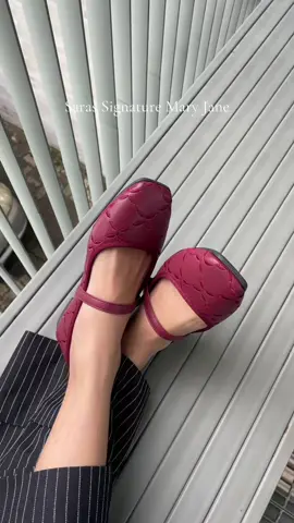 When in doubt, wear RED #flatshoes 