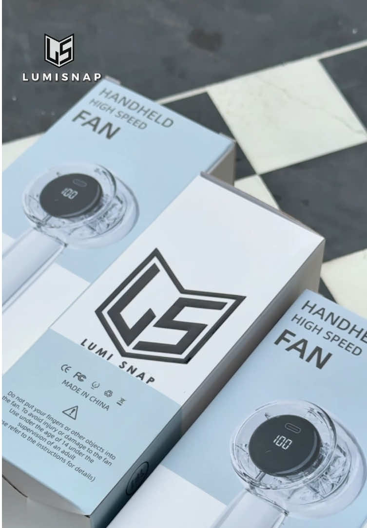 Quạt mini cầm tay L U M I S N A P đánh bay cái nóng mùa hè của chị em mình nha.  #quatcamtay #quatcamtaymini #quatcamtayminicaocap #quatcamtay24h #quatcamtaychobe #quatcamtaytichdien #quatchosinhvien #quatangnguoiyeu 