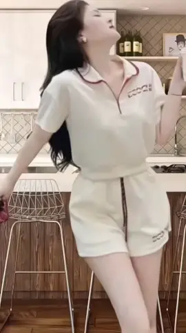 Phụ nữ là phải xinh đẹp #thoitrang #macdep #tiktok2025 #macdepmoingay #dothethaonu #setđồxinh #setđồnữ #setdodep #aoquannu #setdothethao #dodichoi #setdohottrend 