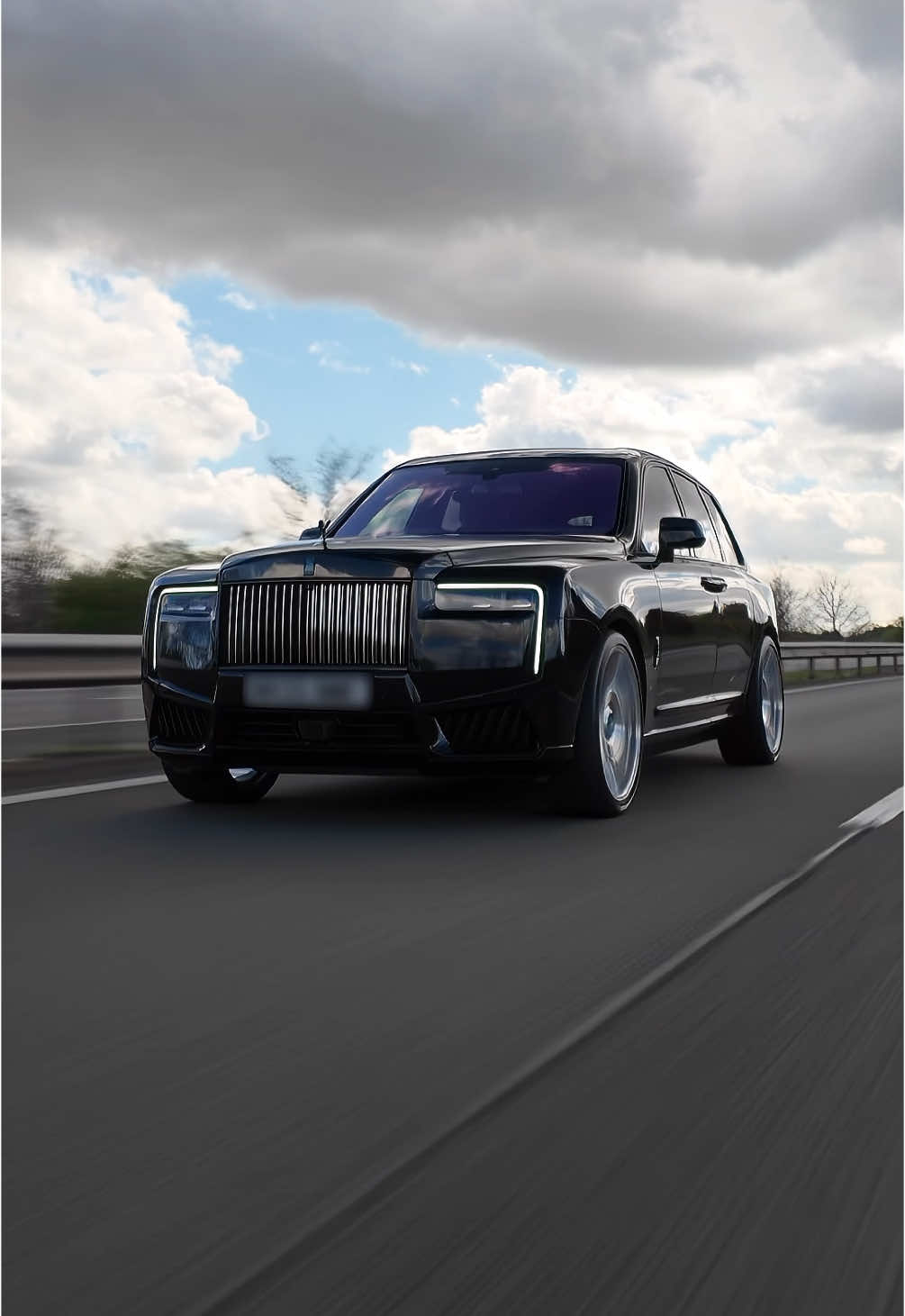 Rolls Royce BOSSING The Roads 👑 #cartok #rollsroyce 