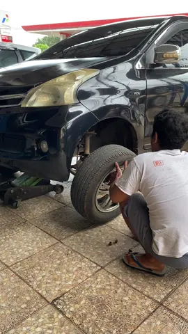 Papanza minta jajan sepatu dan kaki-kaki minta pijet #avanza #allnewavanza #gantibanmobil #avanza_modification #fyp 