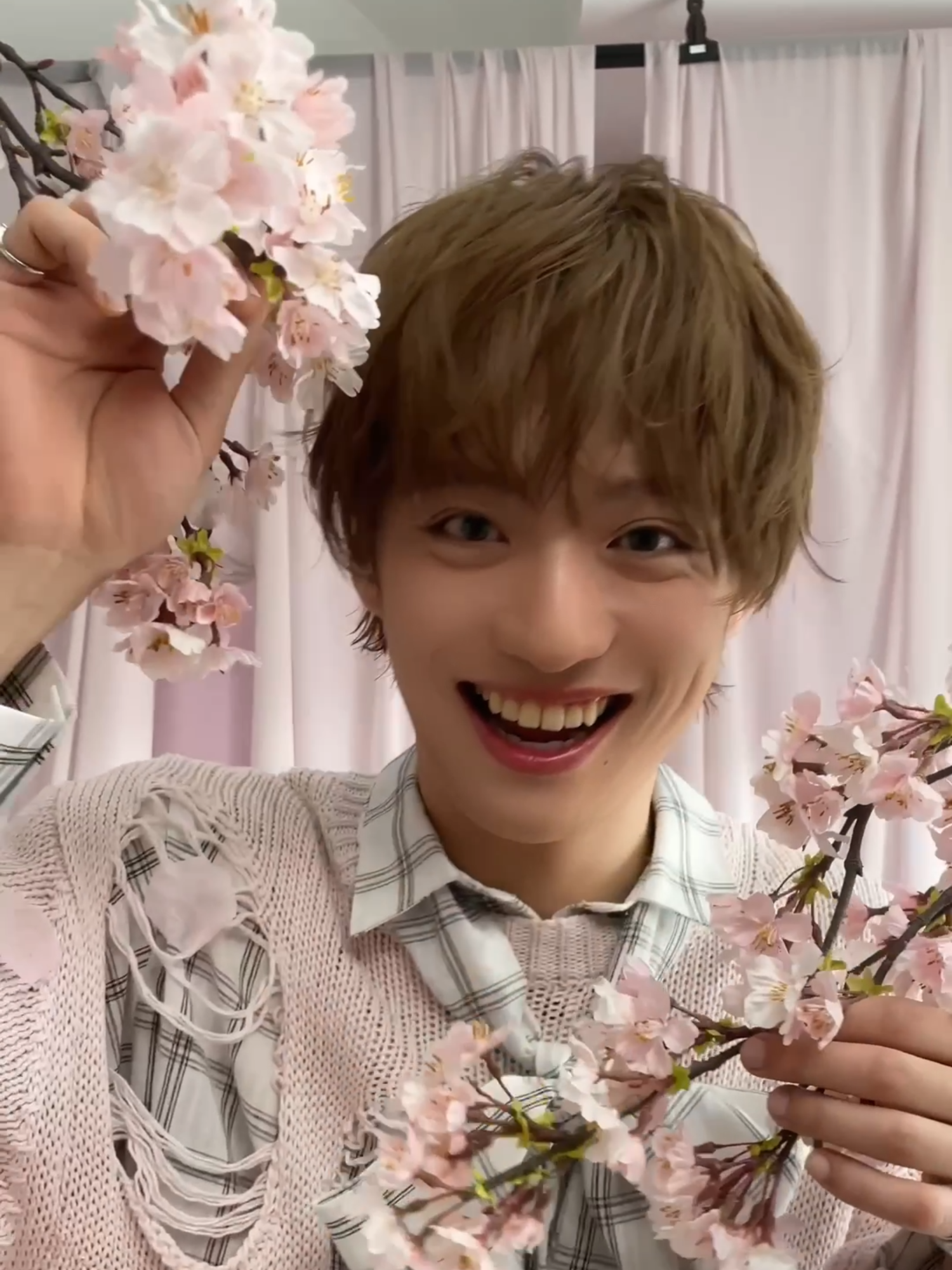 「Sakura Typhoon」MV撮影の裏側👀📸 公式YouTubeにてMV公開中✅ ＝＝＝＝ 2025.04.09 Release🌸 New Digital Single「Sakura Typhoon」 デジタルキャンペーンも実施中！ 特典としてオリジナル画像やステッカーをプレゼント🎁 📍詳しくはプロフィールの公式HPへ #福本大晴 #SakuraTyphoon