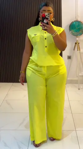 ✨✨Beautiful and set available in size 12-18. Dm or WhatsApp 0545494332.☎️