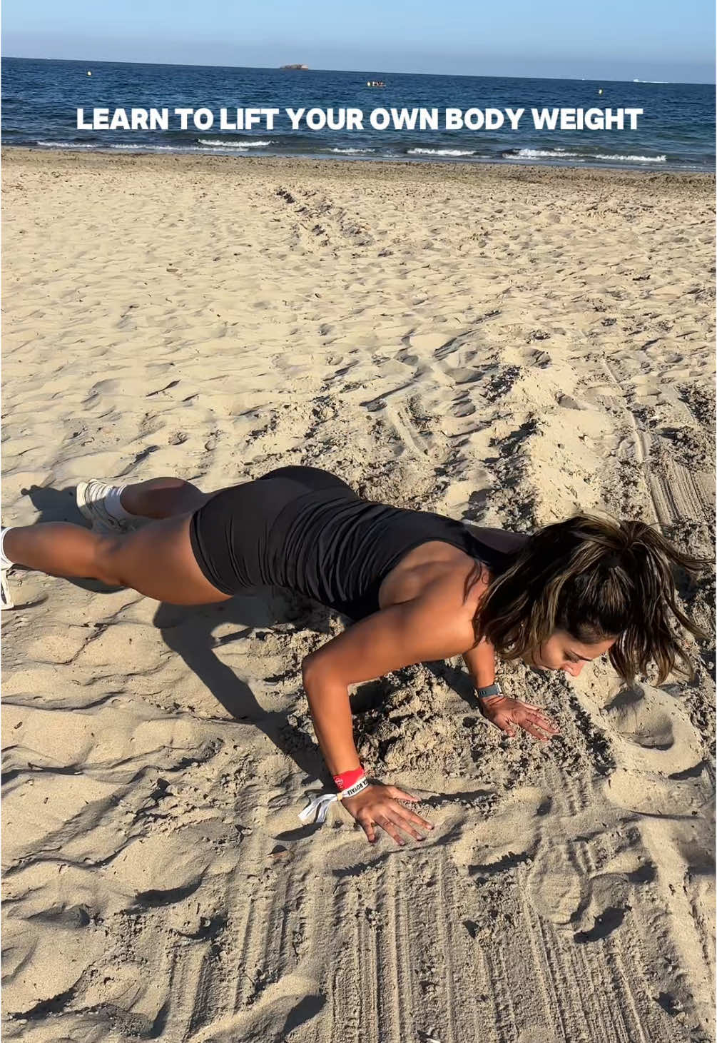 Pushups are my favourite exercise, but….. Doing pushups on your knees or any kind of moderation is absolutely ok!!! There great tools to use to work towards 11 pushups!  #gymgirl #11pushups #gymmotivation #pushupchallenge #trainingmotivation #fitnessmotivation 