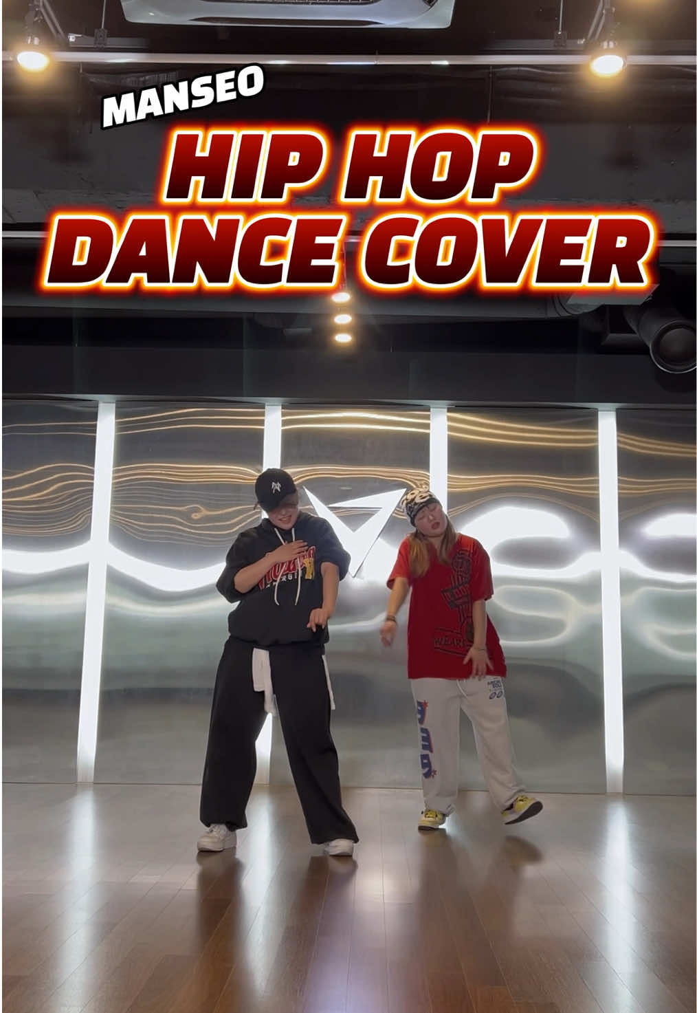 📍PIVOT410 STUDIO 만서T와 수강생이 함께하는 HIPHOP DANCE COVER💘 너무 멋있는 댄스를 커버해봤습니다!! 여태 찍은 힙합베이직이 많이 들어가 있는 댄스이니 다들 한번 도전해보는 것도 추천드립니당>_<💖 #댄스기본기 #힙합 #스텝 #튜토리얼 #pivotstudio #피봇스튜디오 #tutorial #hiphop #step #hiphopbasic #dance #audition #hiphopdictionary #hiphopstep #trend #trendingreels #dancebasic #hiphopdancecover #cover #dancecover #ratata