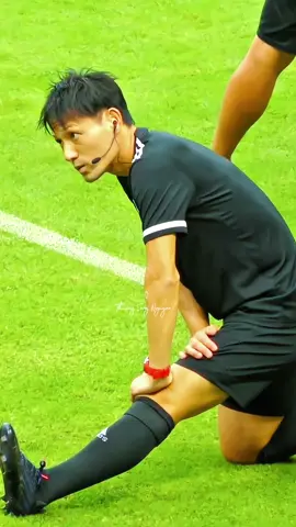 Khởi động thôi nhìn cũng mê 😍#viraltiktok #ryujisato❣️ #ryujisato #trongtaififa #佐藤隆治🇯🇵 #佐藤隆治 #fifareferee #VAR #bigfanofryujisato #trongtainhatban #bigfanryuji 