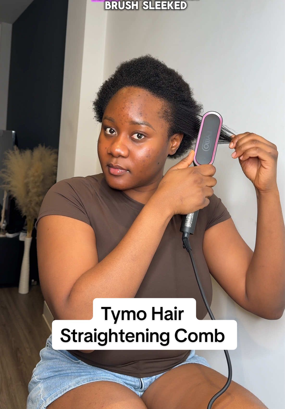 This hair straightener comb from @TYMO-BEAUTY UK gets the job done well!! #tymobeauty #tymo #hairstraightening #hairstraightenercomb #tiktokmademebuyit #spotlight 