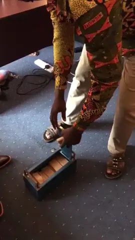 Foreign buyers the Netherlands in the office this morning to buy 45kg of gold bars #fyp #viral