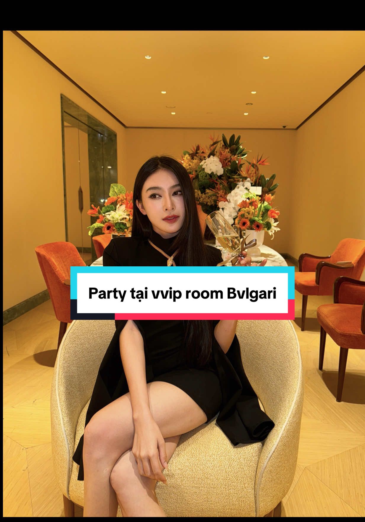 Tính tui cũng rất thích bày vẽ nhưng mà bày vẽ vậy mới vuiii, mn cùng xem tui chuẩn bị buổi tiệc này như thế nào nhaaaa Cảm ơn @Bvlgari và @Morri Concept đã cùng Linh tạo nên bữa tiệc này 😙  #linhtruong #bvlgari #morriconcept #party 