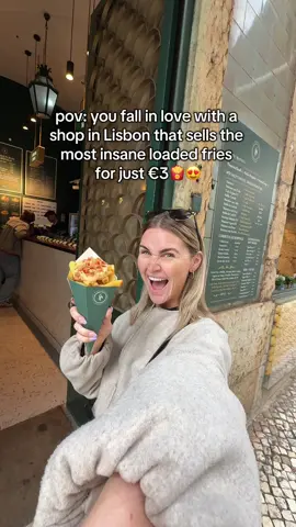 Just €3 😍 Is it acceptable to eat these every day? 👀🍟 This cute little shop is called @Potato Project 🇵🇹 and is located in just on the edge of Baixa de Lisboa and Alfama. They sell so many different options of loaded fries and they taste AMAZING!  I got the small which was €3 but they do a medium for €4 and a large for €5 (so cheap! London could NEVER)  If you’re heading to Lisbon this HAS to be part of your itinerary!! 🤌  📍 Potato Project, Lisbon Portugal  #lisbon #lisbonportugal #lisboneats #lisbonfood #lisbonfoodguide #traveltiktok #travel 