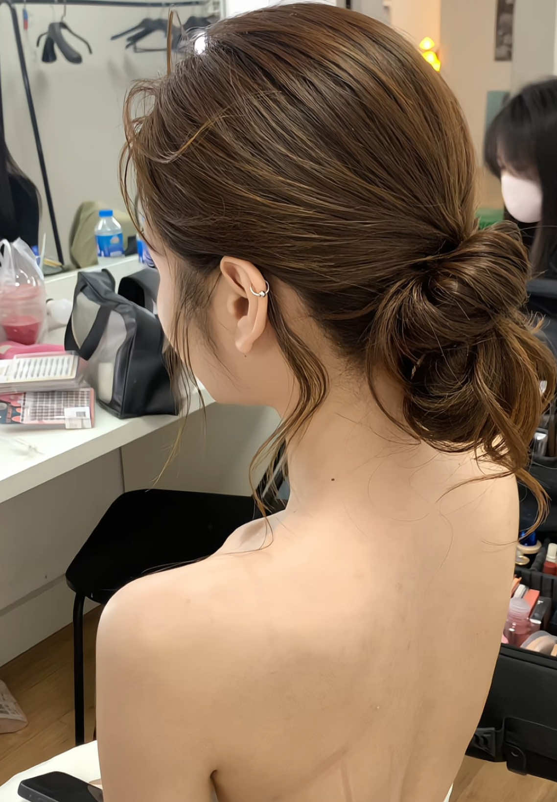 Gợi ý kiểu tóc búi thấp sang trọng, mềm mại cho cô dâu, tiệc  #huongdan #hairstyle #toccanhan #trending #viral #xuhuong2025 #LearnOnTikTok #toctiec #toccodau #wedding #concept 