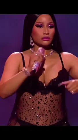 THESE BITCHES AINT BADDER THAN MEEEE #nickiminaj #bigdifference @Nicki Minaj 