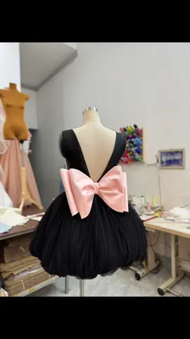 “Bạn không bao giờ quá già để thiết lập một mục tiêu mới hay để mơ một giấc mơ mới “  #hocmaybmt #daycatmaythietke #daycatmaybmt #daycatmay #xuhuong #lenxuhuong #fashion #sewing #thietkethoitrang #fyp #foryou 