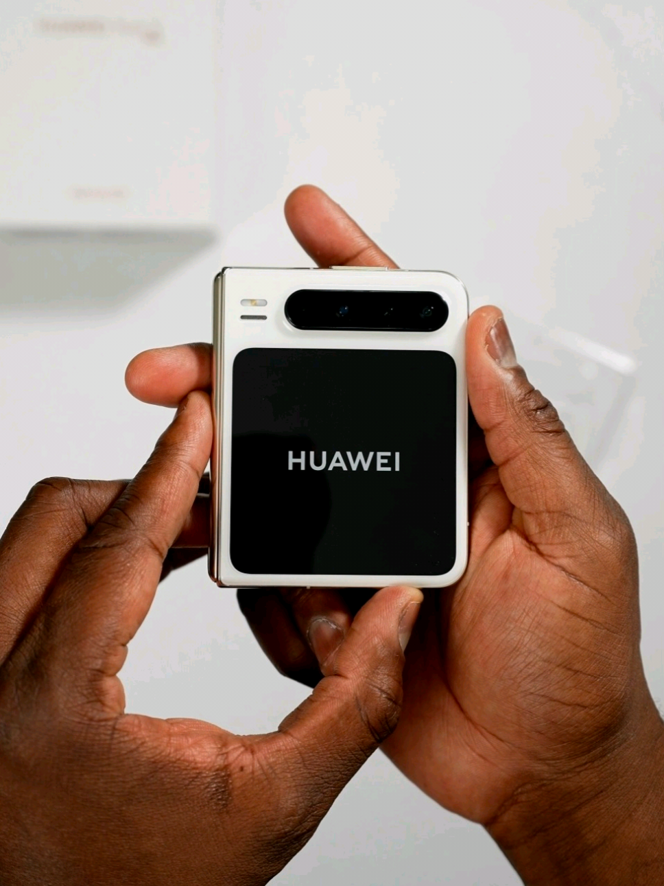 Not everyday we see a Huawei Device here on the channel; but the Pura X offer a different look at take to the Foldable category. One worth checking out. #huaweipurax  #unboxing #foryoupage #for #huawei  #unboxingvideo #purax #foldable #tech #techtok 
