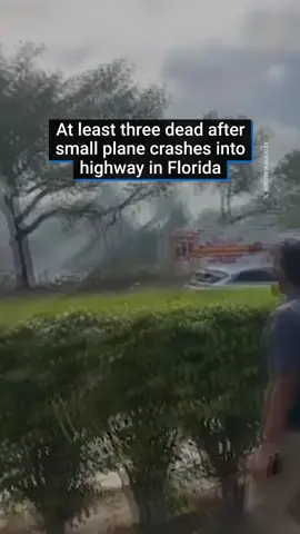 Three people have died after a small plane crashed into a highway in Boca, Raton, Florida. Flight data appeared to show the Cessna 310R propellor aircraft circling multiple times shortly after taking off from Boca Raton Airport. The pilot reported ‘mechanical issues’ while attempting to approach the airport, possibly in an attempt to return, according to local news. #fyp #breakingnews #florida #plane #usnews #news #boca