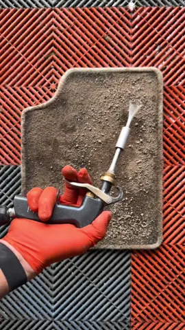 Nettoyage d’un tapis de Ford Ranger rempli de terre satisfaisant et relaxant Cleaning a dirt-filled Ford Ranger carpet is satisfying and relaxing #CleanTok #cleaning #satisfying #satisfyingvideo #clean #detailing #amsr 