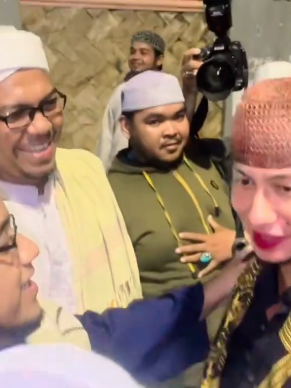 Kenangan Pertemuan Al-Habib Hasan Bin Ja'far Assegaf dengan Jendral Umat Islam ❤️💐🤍🌹 (Al-Habib Hasan Bin Ja'far Assegaf bersama adik