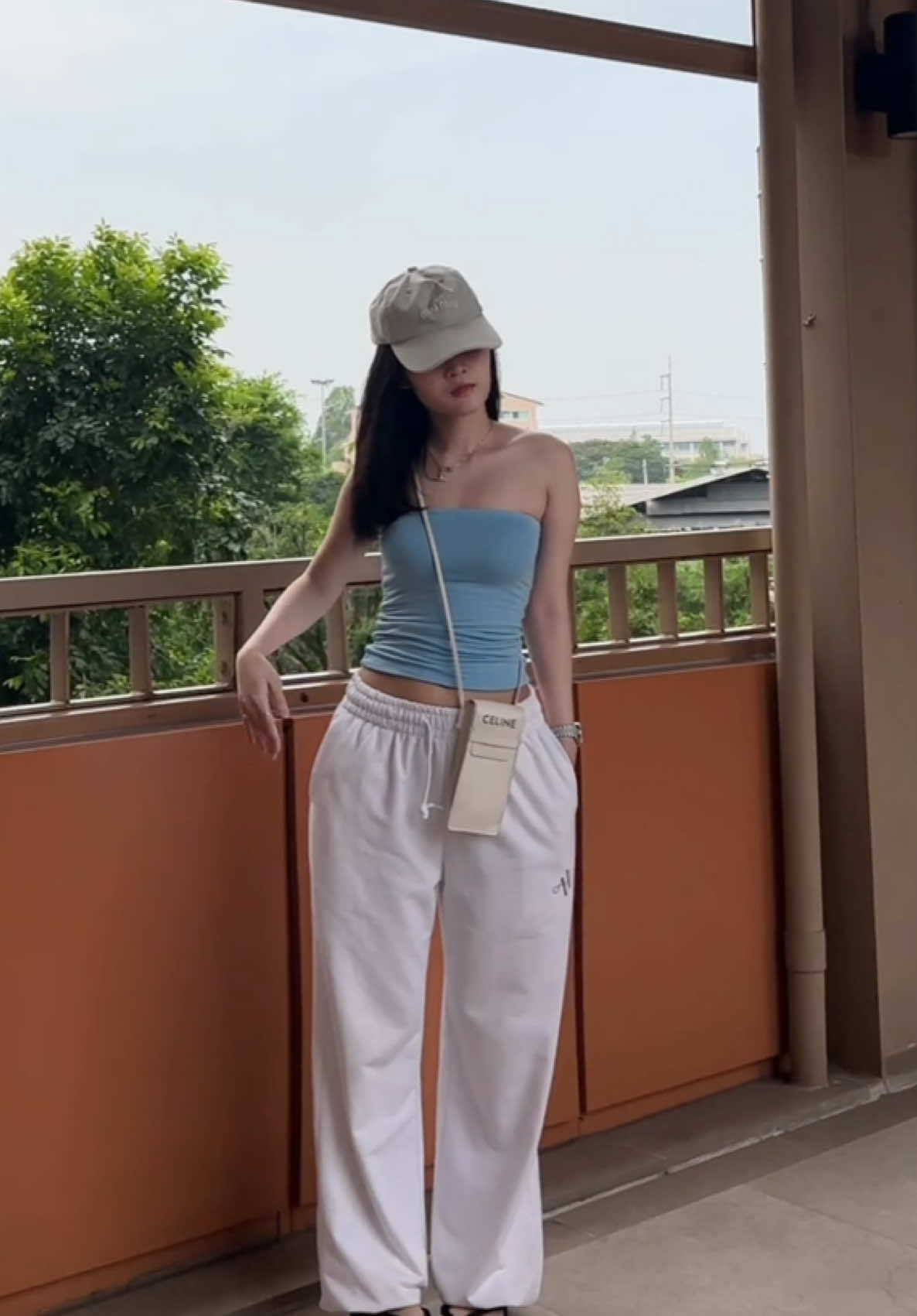 มีกี่สีก็ไม่พอใจ กับเสื้อรุ่นนี้ สวย!!#เกาะอกatipa #atipashop #atipa #คลาสแต่งตัว #ป้ายยาtiktok #เสื้อผ้าแฟชั่น #outfit #OOTD 