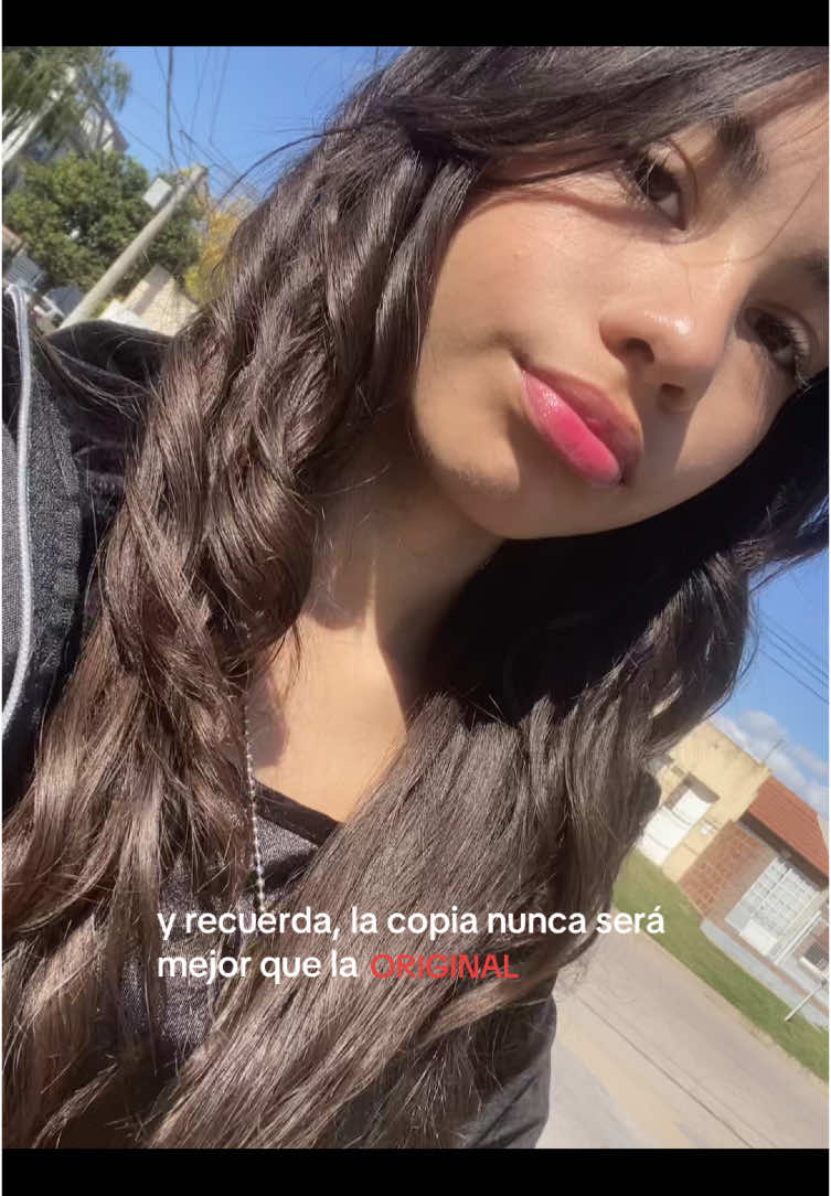 🧏🏻‍♀️🧏🏻‍♀️ #fotoanimada #texto #humor #indirecta #copia #original #mejor #otra #girl 