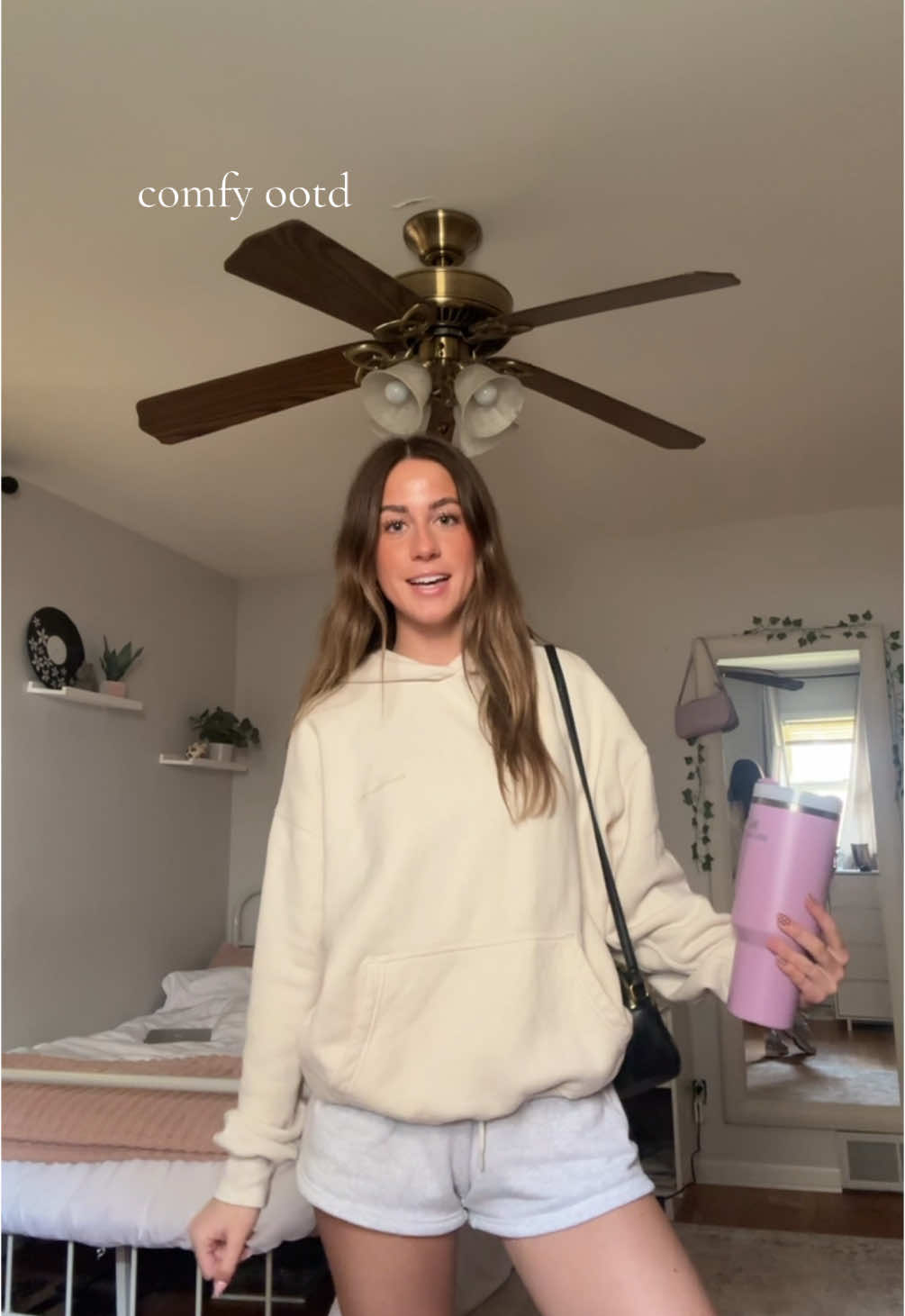Don’t worry you guys will get a haul after my shopping day:) #OOTD#outfit#outfits#comfyfits#comfyoutfits#comfyootd#abercrombie @TJ Maxx @abercrombie @aerie @New Balance 