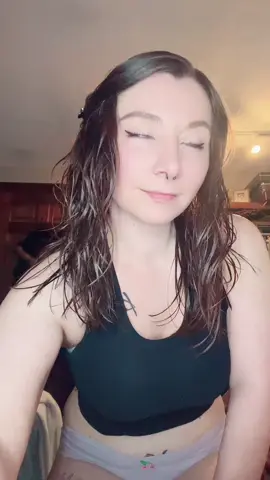 I see u looking👀 #girlswholikegirls #lesbiansoftiktok #prettygirlsoftiktok #single 