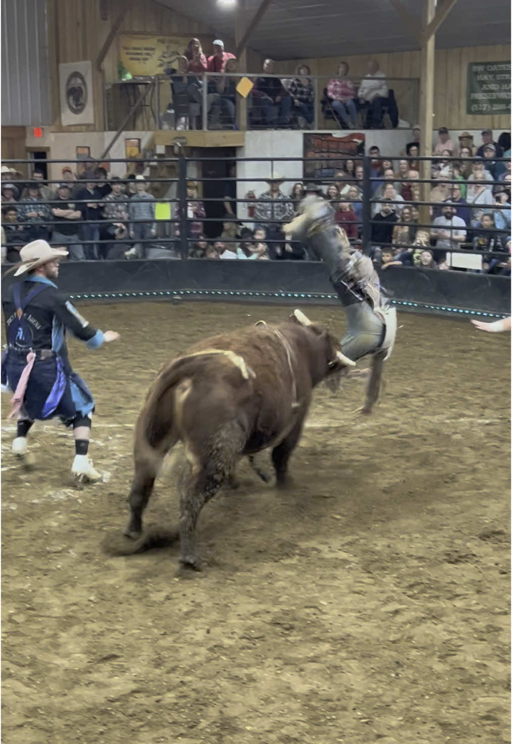Two more nights praising Jesus and riding bulls at #ProEdgeArena. Come out and watch tonight and tomorrow while we wrap up the winter season! #bahrbrothers #cowboys #rodeo #cowboy #bullriding #pbr #bullriders #rodeotime #cowboystuff #bulls #bullrider #allglorytogod 