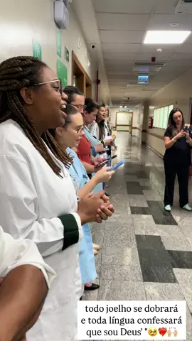 Seja luz onde estiver , eu no trabalho no momento de adoração a Deus 🙌🏾♥️