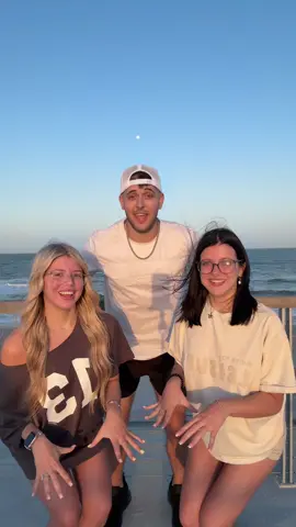 The moon in the background was a paid actor 🤩