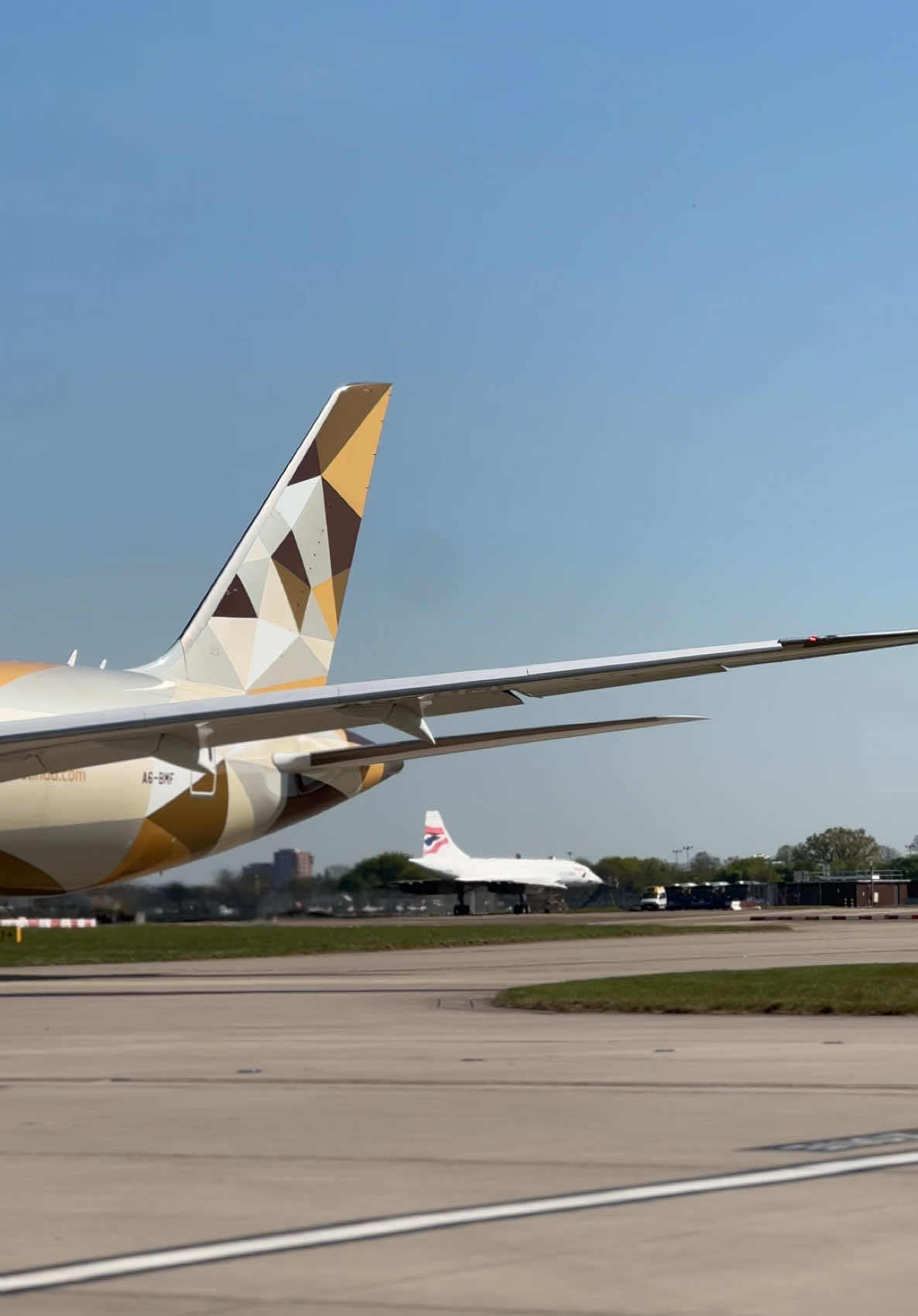 Anyone spot the legend?  #etihad #concorde #heathrow #aviation #aircraft #airport #plane #aviationlovers #travel #avgeek #planespotting #boeing #787 #787dreamliner 