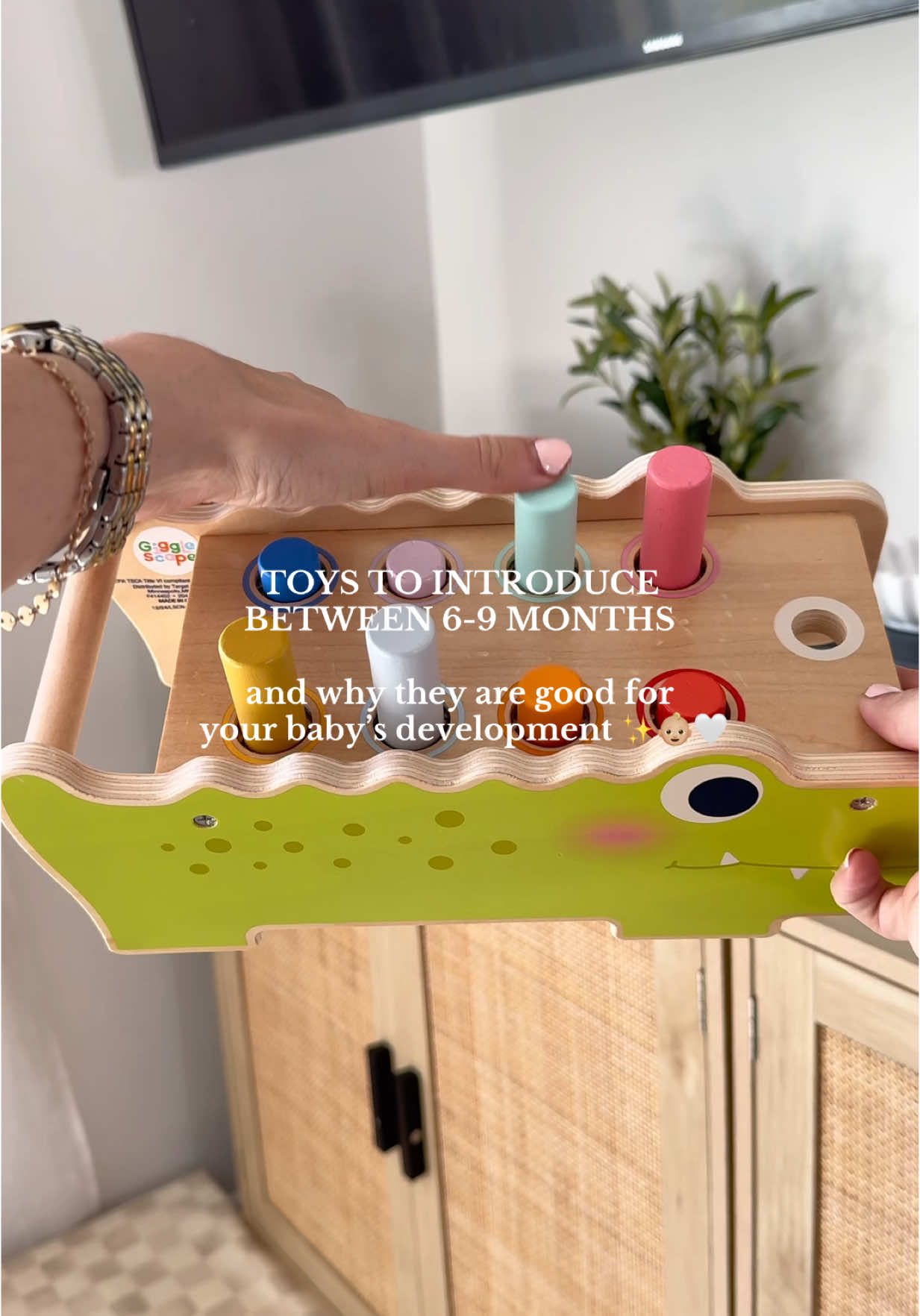 Toys to introduce to your baby between 6-9 months 👶🏼✨🤍 #babydevelopment #babyactivities #babyplayideas #toyideasforbabies #babysensoryplay #MomsofTikTok 