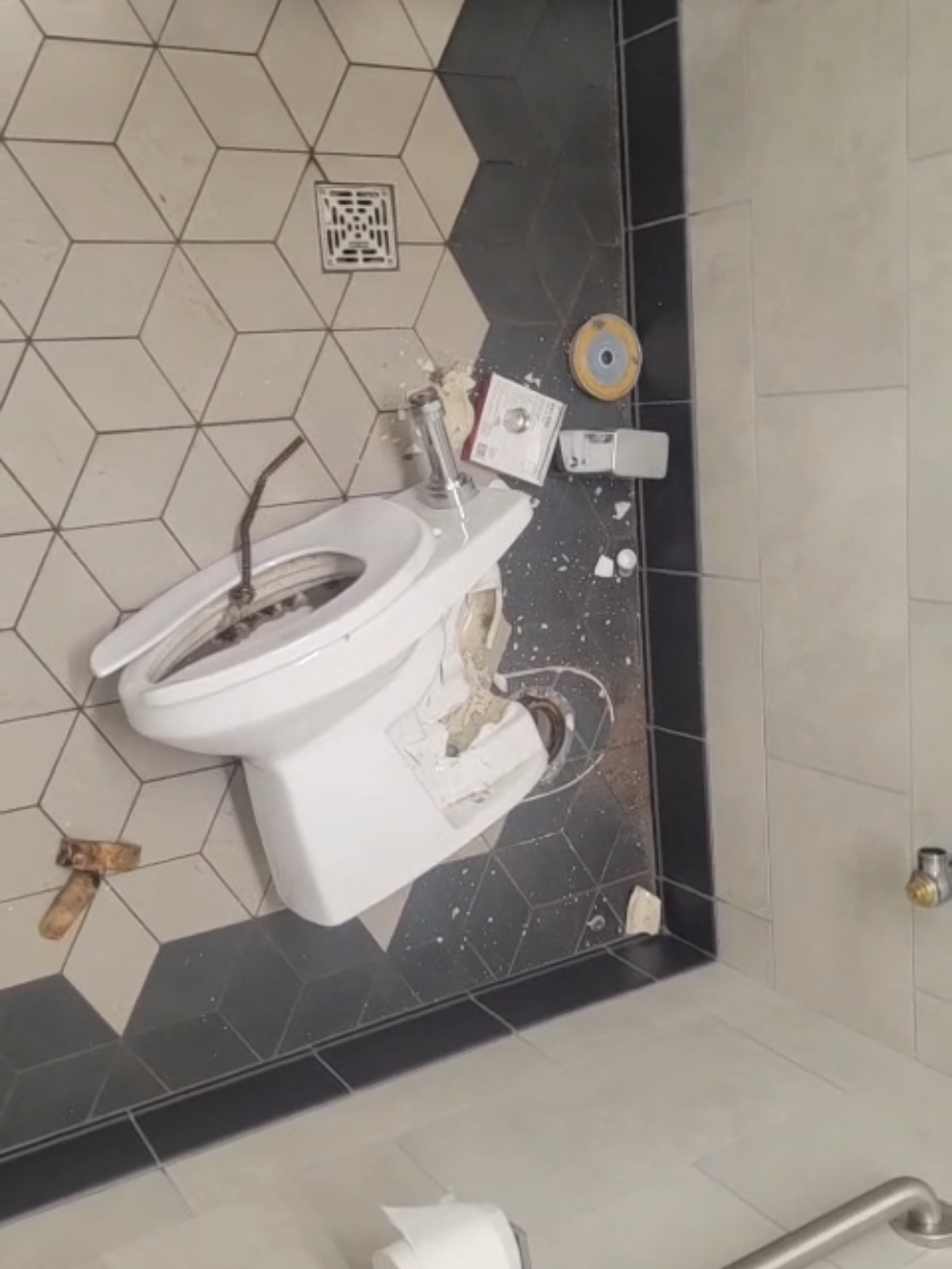 I wanna know how this happened like did someone need to $h!t so bad that they broke the toilet 💔😭 . . . . . . . #schoolcore #school #bathrooms #schoolbathrooms #fypシ #helpme #viral?videotiktok😇😇  #ratingbathrooms   #viralvideo #viral #viraltiktok #blowup #aestheticcity  #Fyp #dontletthisflop #CapCut #fyp #fyppp #fyppppppppppppppppppppppp #trend #trending #cousins #fam #family #famous #makemefamous #friends #mypeople #viral #viraltiktok #viralvideo #forfunonly #forfunsies #dontletthisflop #foryoupage #foryourpage #blowup #idc #idkwhattohashtag #peeps #😩😘 #zaddy #fineshyt #thirsttrap #hot #blue #flowers #blueeyes #school #teens #teenagers #wereennistogether #wereinthistogether #weredumbweknow #weredumb #toomanyha #toomany