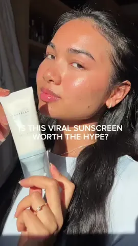 NO WHITE CAST AND NON STICKY??? The HYALU CICA WATER FIT SUN SERUM is def worth the hype😮‍💨 its also such a good makeup base and it didnt break me out at all✨ Gifted @SKIN1004 US #skin1004 #centella #hyalucica #sunserum #suncare #spf #glowyskin #kbeauty #dewyfinish #koreanskincare #skincareroutine #calming #summeressentials #viralsunscreen #sunscreen 