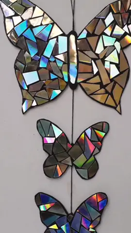Peça Decorativa em forma de Borboleta feita com CD  #reciclagem #criatividade #artesanatocriativo #façavocêmesmo #DIY