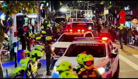 Policía Nacional 🇨🇴 #policiadecolombia #diosypatria  #paratiiiiiiiiiiiiiiiiiiiiiiiiiiiiiii #ponal  #ejercitodecolombia #foryour  #mujerpolicia #fypシ゚viral🖤tiktok  #viralvideos #specialforces #fypシ゚  #nomerajo #policia #patrullando 