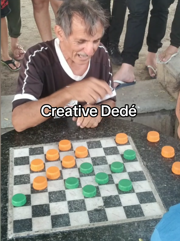 +1,golpe de livro,  fazendo alegrias com meus torcedores   #viralvideos   #videoviral   #memestiktok   #humor   #jogodedamas  #checkers 
