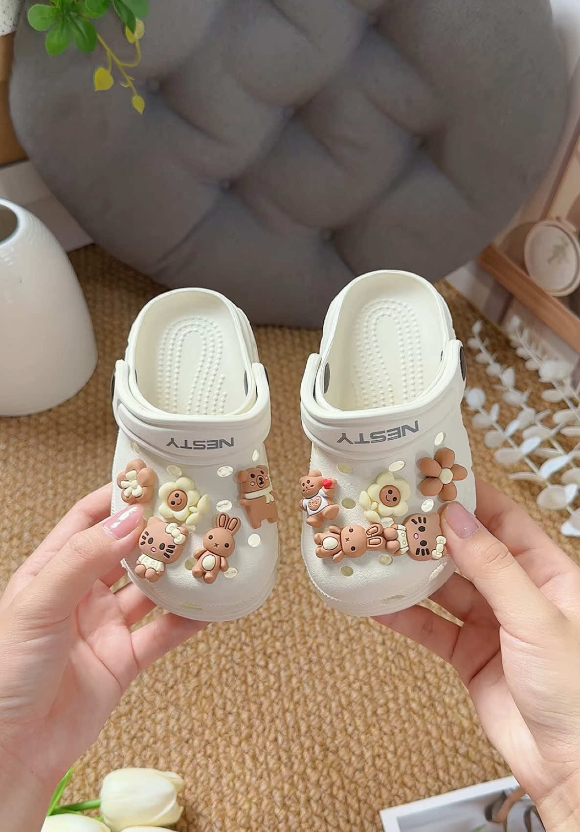 Dép sục Nesty, full size gia đình #depnesty #depsucnesty #depsuc #depxinh #depchobe #xuhuong #thinhhanh #muataitiktok #tiemgiaycuanang 