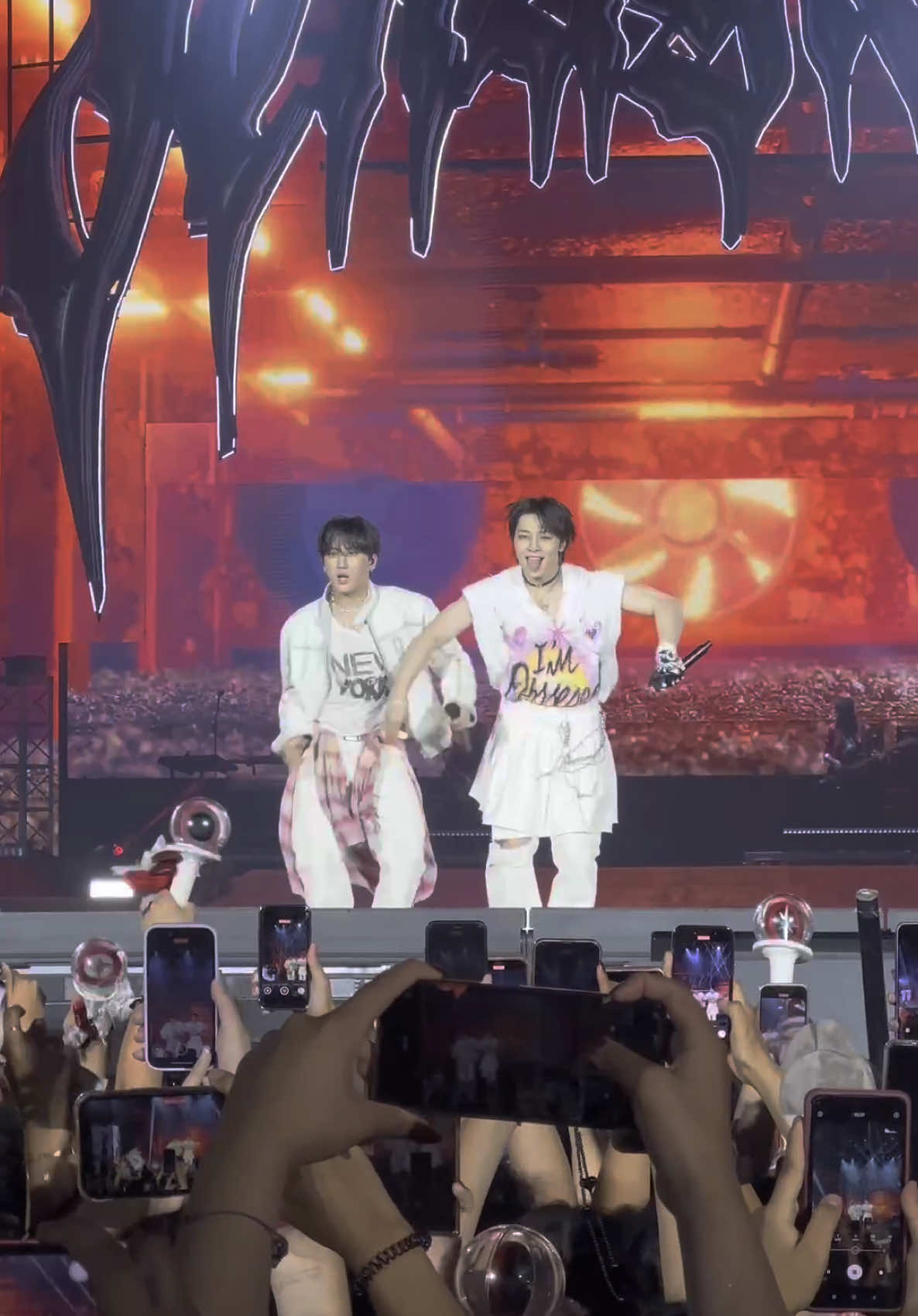 el dance break de burnin’ tires😩💘💘 #dominatetourstraykids #straykids #dominate_lima #changbin #jeongin #straykidsstay 