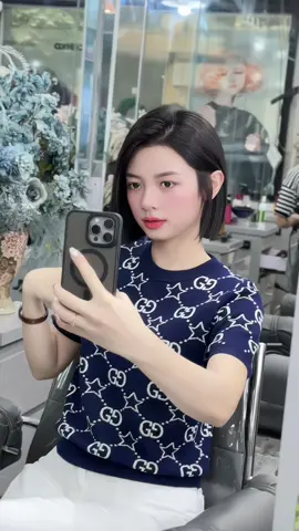 Họ cứ bảo nhan sắc ko quan trọng..Vậy tại sao họ lại chặt hết đám cỏ dại và để chừa lại chỗ đó 1 bông hoa? 🩵💛  #tócngắn #virals  #maunhuomdep #hairstyle #duỗi #fyp