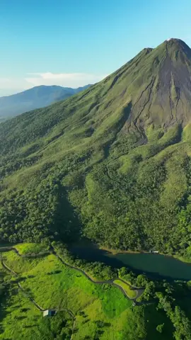Costa Rica 🤩🇨🇷#costarica #fyp #paratiiiiiiiiiiiiiiiiiiiiiiiiiiiiiii #centroamerica #naturaleza  Videos : panoramaCR_oficial, crisxplor, Oscar Sánchez, Esteban GC, natfernandez, Sergio barrantes, tito por el mundo, Río León tours, revsolita, kikedrone, diegoo Morales, Costa_rica_drone_tours, Tipulido . 🔥#2025 #costarica #beach #volcan 