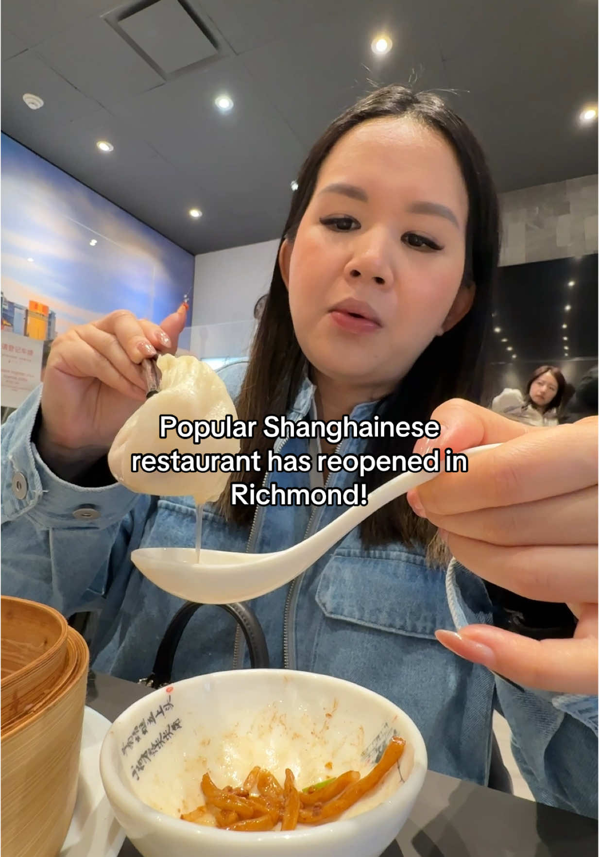 Long’s Noodle House has reopened in Richmond! This OG popular Shanghainese spot known for bomb XLB soup dumplings is back!!! They have 3 hours free parking - make sure to register your license plate inside! #richmond#richmondbc#longsnoodlehouse#xlb#dumplings 