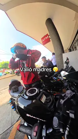 Tanto que cuido mi motito 🥹 se que no fue la gran cosa y quizá exageré pero duele ver así lo que uno tanto ama  y cuida 🥹 #biker #biker #motos #elsalvador #accidente #suzuki #gsxr #gsxr150 #insta360x3 #quefueelmalqueyodije #fyp #paratiiiiiiiiiiiiiiiiiiiiiiiiiiiiiii 