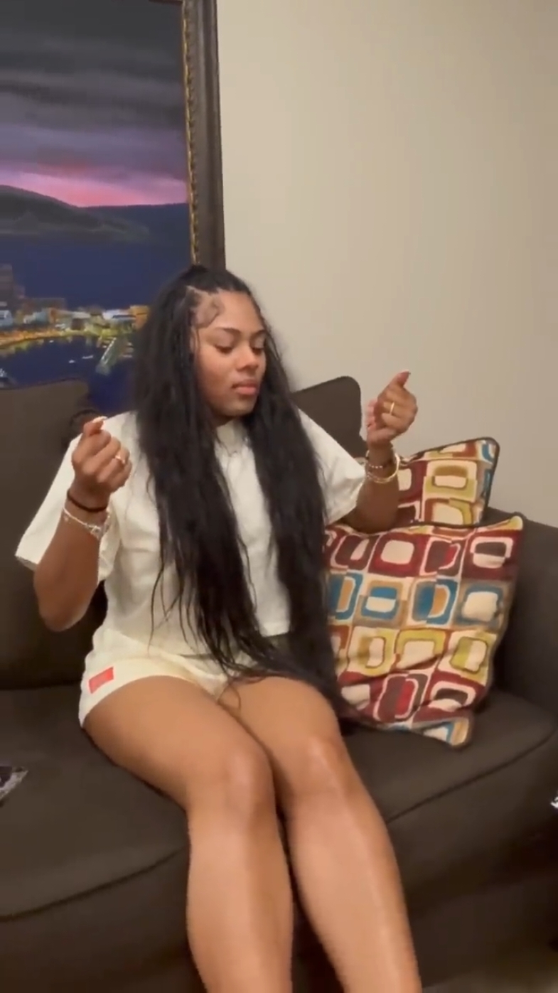 When Zoey goes to see a therapist and does not let her get a word in…